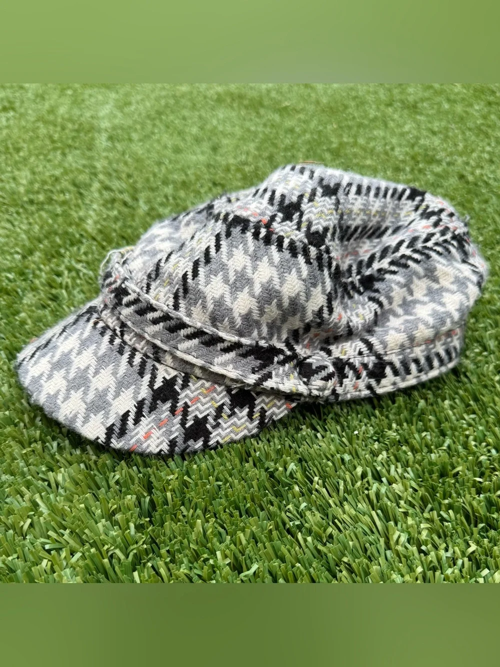 Gray & Black Herringbone Newsboy Cap 🧡 - Picture 3 of 4